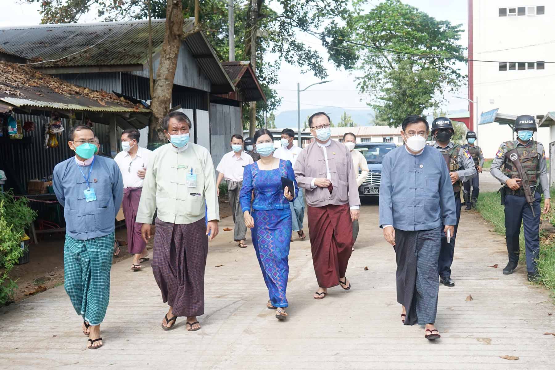 တနင်္သာရီတိုင်းဒေသကြီးအစိုးရအဖွဲ့ဝန်ကြီးချုပ်ဦးမြတ်ကို ထားဝယ်ပြည်သူ့ဆေးရုံကြီးရှိအောက်ဆီဂျင်ထုတ်စက်နှင့် ကုသဆောင်များအားကြည့်ရှု့စစ်ဆေး