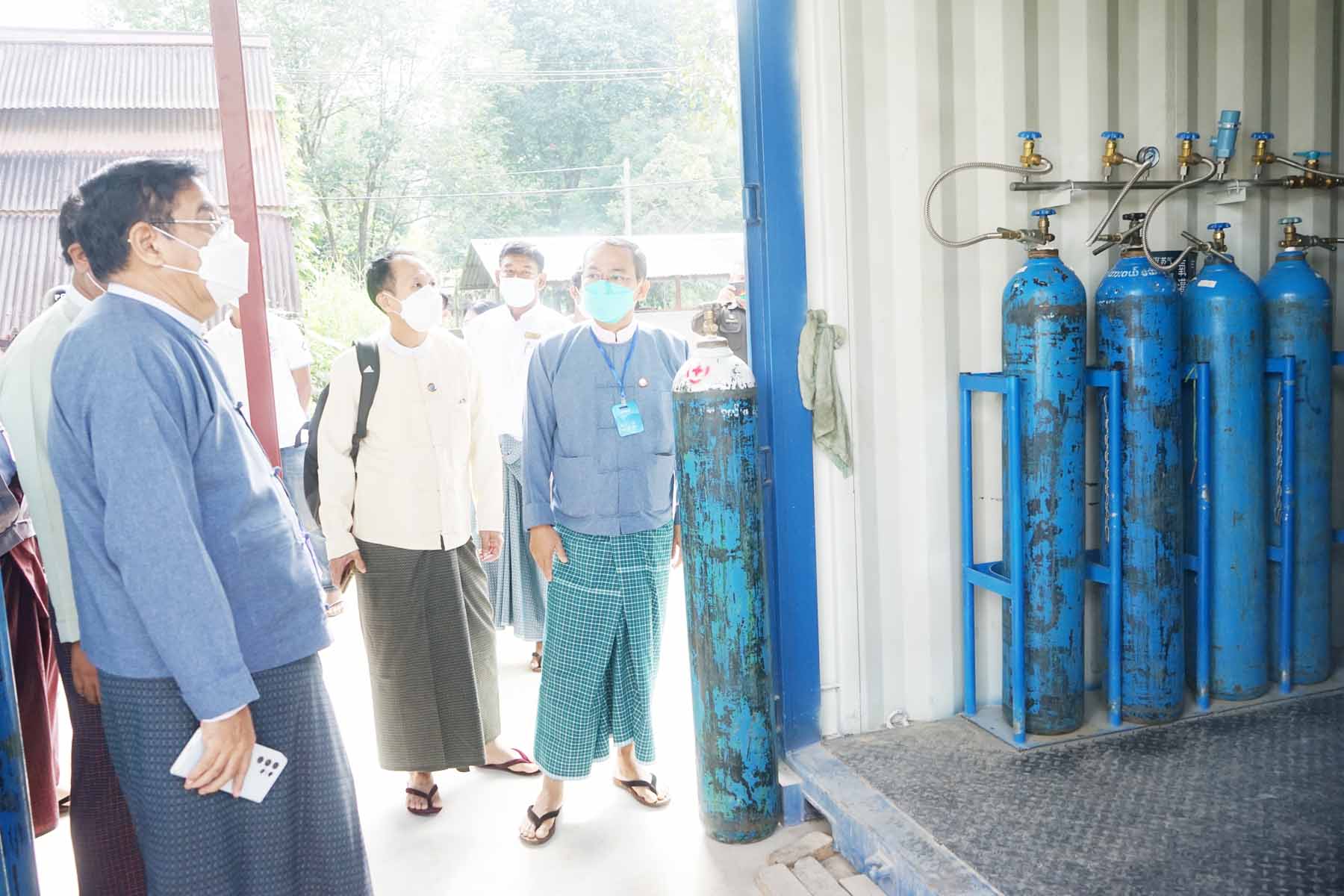 တနင်္သာရီတိုင်းဒေသကြီးအစိုးရအဖွဲ့ဝန်ကြီးချုပ်ဦးမြတ်ကို ထားဝယ်ပြည်သူ့ဆေးရုံကြီးရှိအောက်ဆီဂျင်ထုတ်စက်နှင့် ကုသဆောင်များအားကြည့်ရှု့စစ်ဆေး