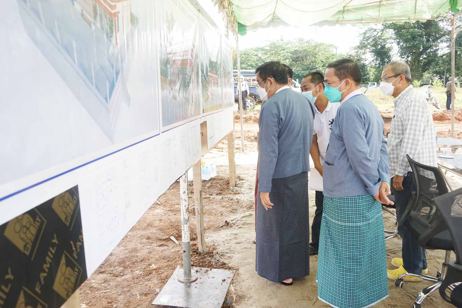 တနင်္သာရီတိုင်းဒေသကြီးအစိုးရအဖွဲ့ဝန်ကြီးချုပ်ဦးမြတ်ကို ထားဝယ်ပြည်သူ့ဆေးရုံကြီးရှိအောက်ဆီဂျင်ထုတ်စက်နှင့် ကုသဆောင်များအားကြည့်ရှု့စစ်ဆေး