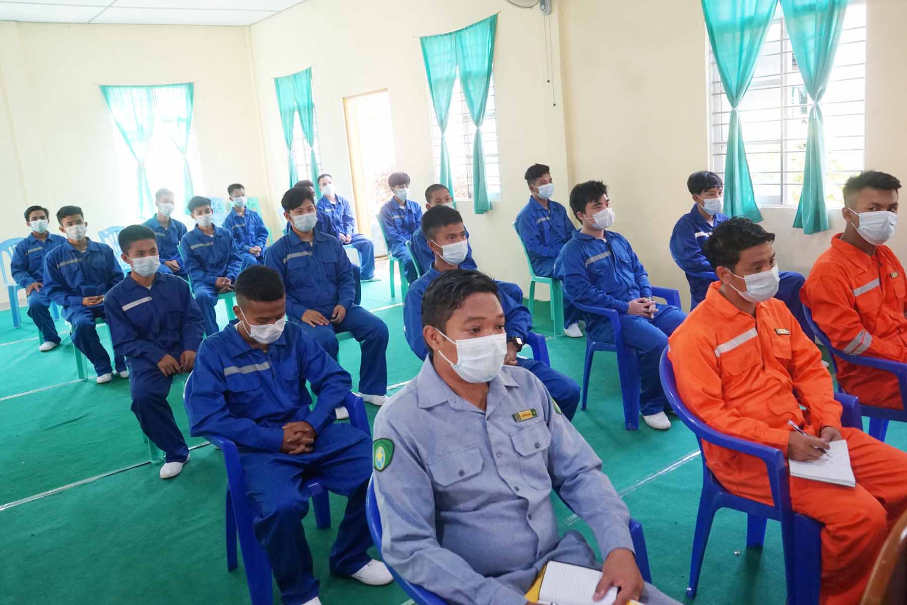 ထားဝယ်မြို့၌လျှပ်စစ် ၊ ဂဟေ၊မော်တော်ယာဉ်စက်ပြင်နှင့်လက်ကိုင်ဖုန်းပြင်သင်တန်းအမှတ်စဉ်(၁၂/၂၀၂၁)သင်တန်း ဆင်းပွဲအခမ်းအနားသို့တိုင်းဒေသကြီးအစိုးရအဖွဲ့ဝန်ကြီးချုပ်ဦးမြတ်ကိုတက်ရောက်