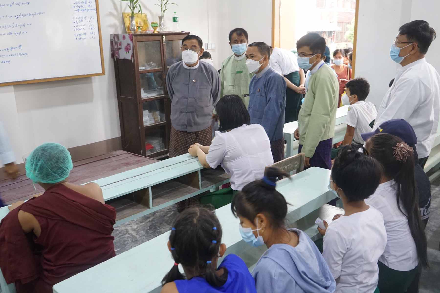 ထားဝယ်မြို့တွင် အသက်(၁၂)နှစ်အထက် ကျောင်းသားကျောင်းသူများအား  ကိုဗစ်-၁၉ရောဂါကာကွယ်ဆေးထိုးနှံပေး နေမှုအားတိုင်းဒေသကြီးအစိုးရအဖွဲ့ဝန်ကြီးချုပ်ဦးမြတ်ကို ကြည်ရှု့အားပေး