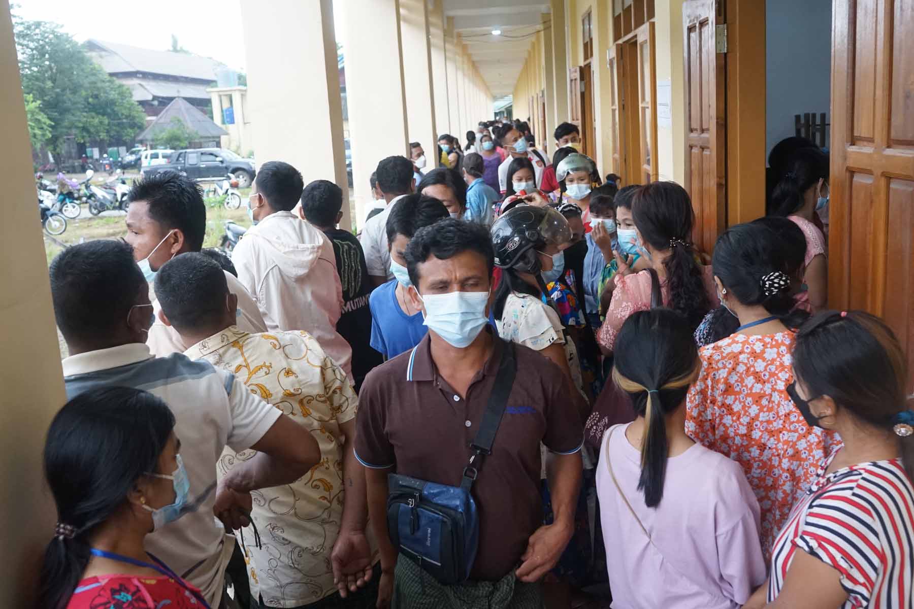ထားဝယ်မြို့တွင် အသက်(၁၂)နှစ်အထက် ကျောင်းသားကျောင်းသူများအား  ကိုဗစ်-၁၉ရောဂါကာကွယ်ဆေးထိုးနှံပေး နေမှုအားတိုင်းဒေသကြီးအစိုးရအဖွဲ့ဝန်ကြီးချုပ်ဦးမြတ်ကို ကြည်ရှု့အားပေး