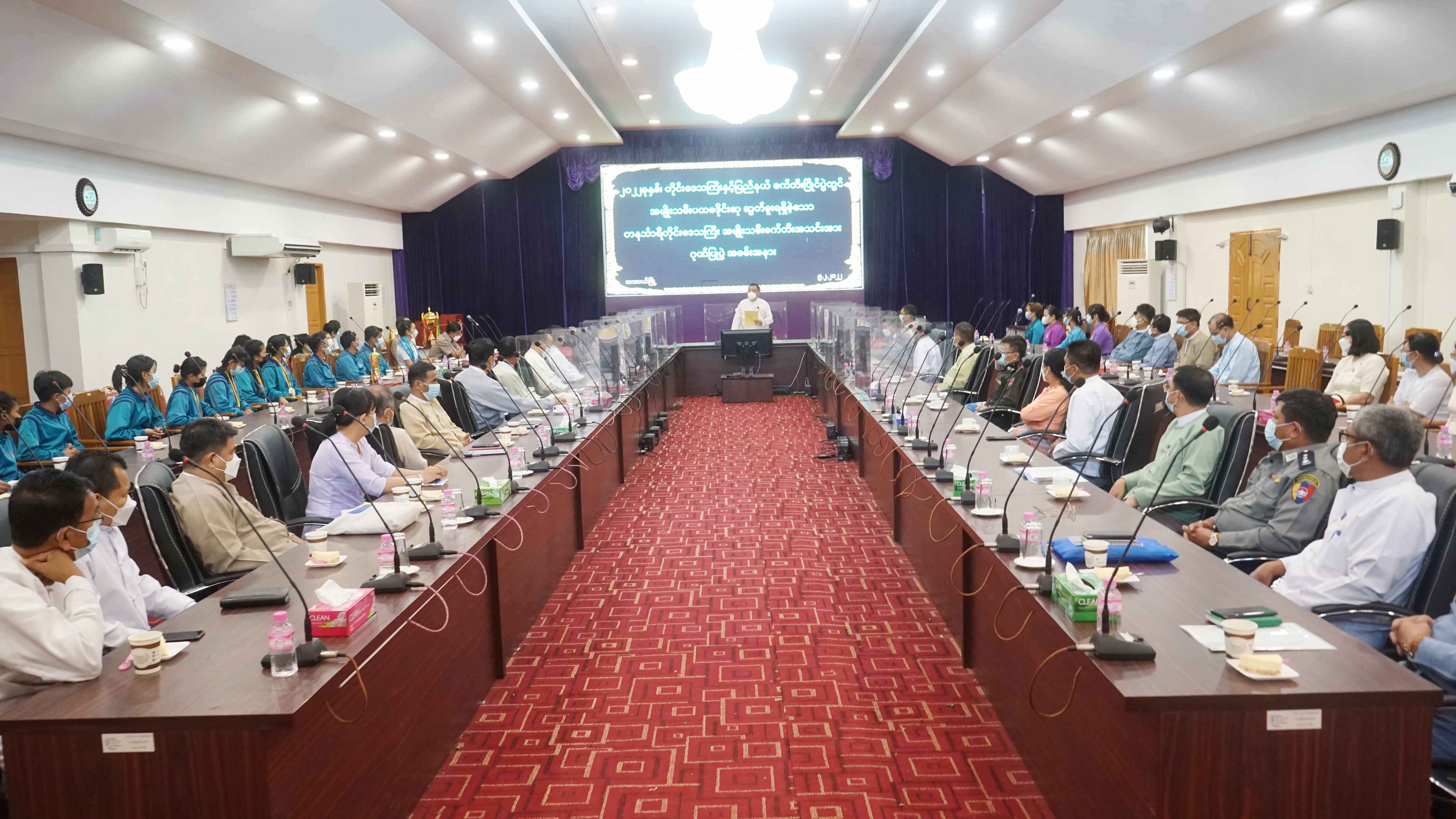 တနင်္သာရီတိုင်းဒေသကြီးဝန်ကြီးချုပ် ဦးမြတ်ကို စက်ဘီးပြိုင်ပွဲတွင် ပထမဒိုင်းဆုဆွတ်ခူးရရှိခဲ့သော တနင်္သာရီတိုင်းဒေသကြီး အမျိုးသမီးစက်ဘီးအသင်းအား ဂုဏ်ပြုပွဲအခမ်းအနားသို့တက်ရောက်