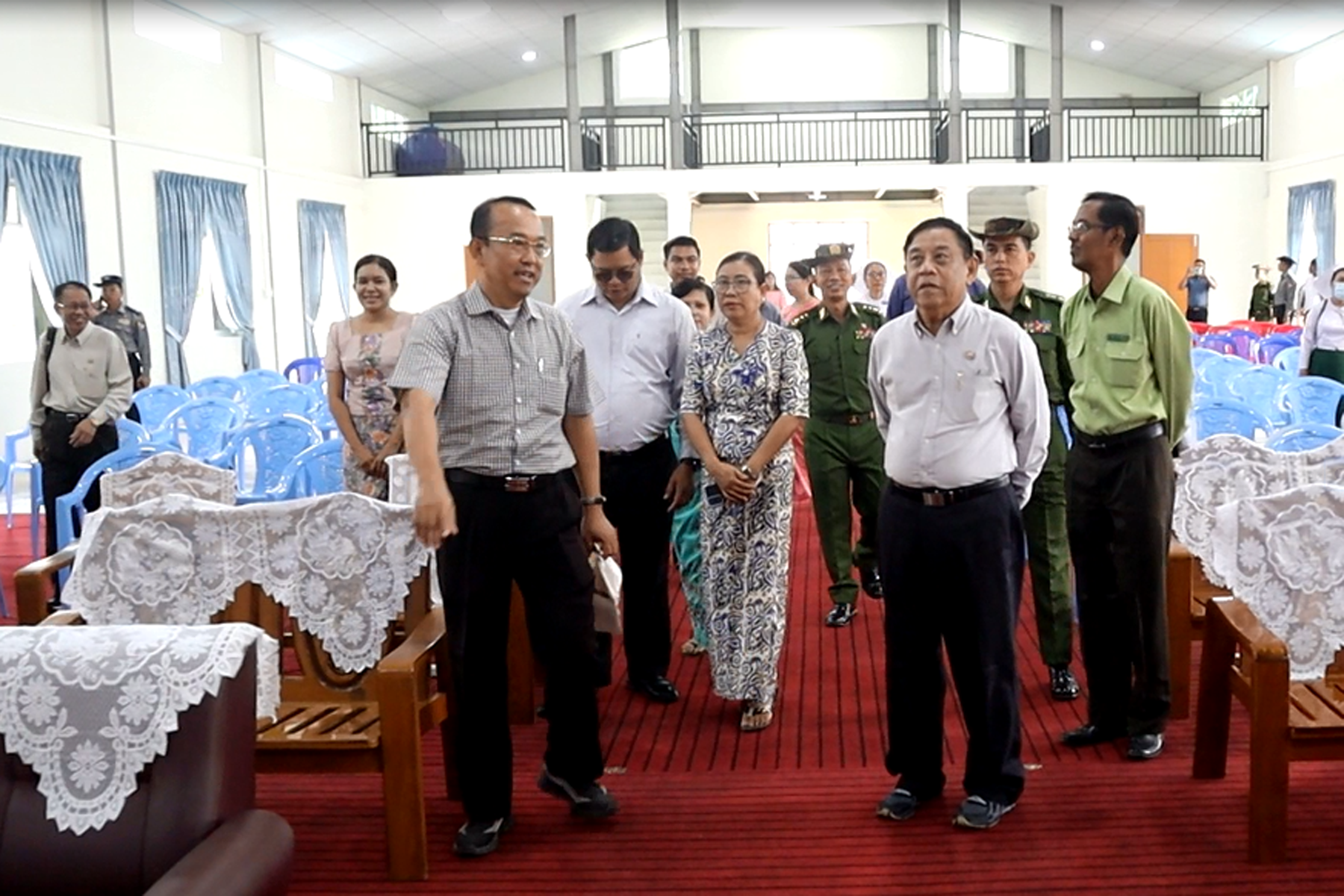 တနင်္သာရီတိုင်းဒေသကြီးဝန်ကြီးချုပ်ဦးမြတ်ကို ထားဝယ်ပြည်သူ့ဆေးရုံကြီးဝင်းအတွင်း စုပေါင်း သန့်ရှင်းရေးလုပ်ငန်းများဆောင်ရွက်နေမှုအား ကြည့်ရှုအားပေး